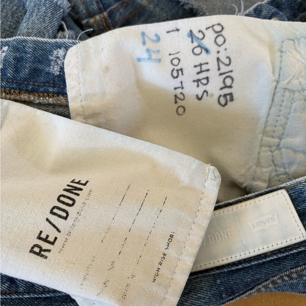 Re/Done Levi’s The High Rise Shorts Denim 24 - Picture 3 of 3